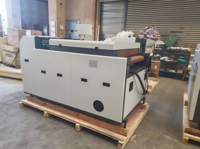 Netrukus bus išsiųsta nauja Star SGUV-760A automatinė UV dengimo mašina.